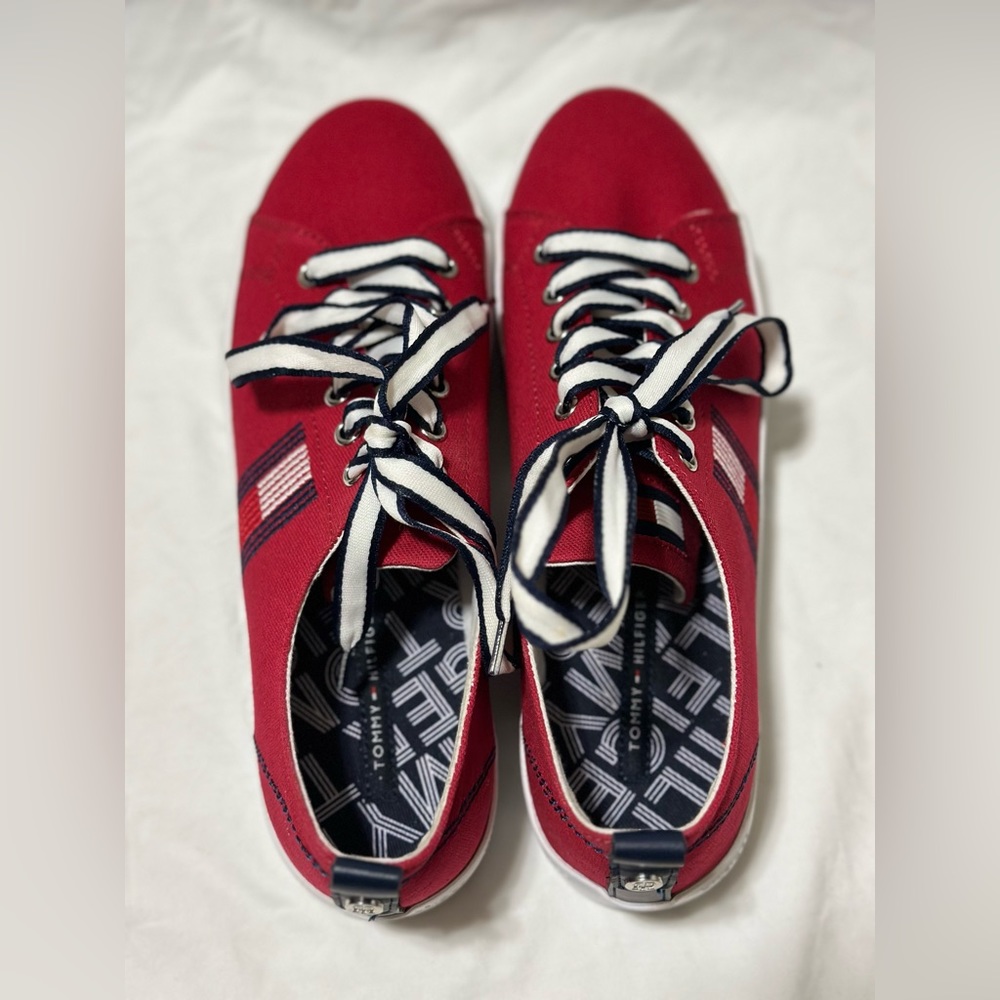 Tommy Hilfiger Women’s Red Brinks sneakers. Size 8M